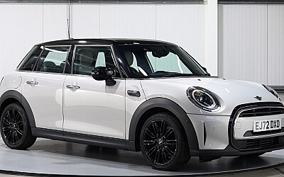 MINI HATCHBACK